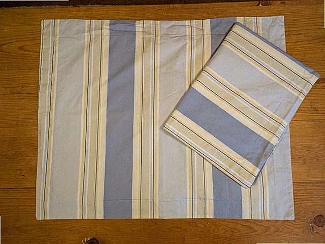 2 Crate & Barrel York STANDARD Pillow Shams 20x26" Coastal Nautical