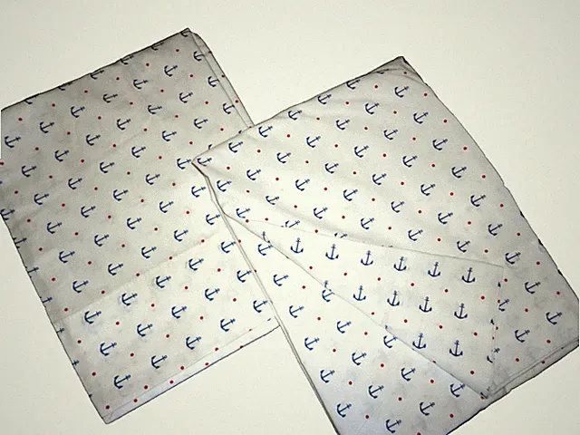 BED, BATH & BEYOND ANCHORS BLUE RED NAUTICAL (2) KING PILLOWCASES 19X37
